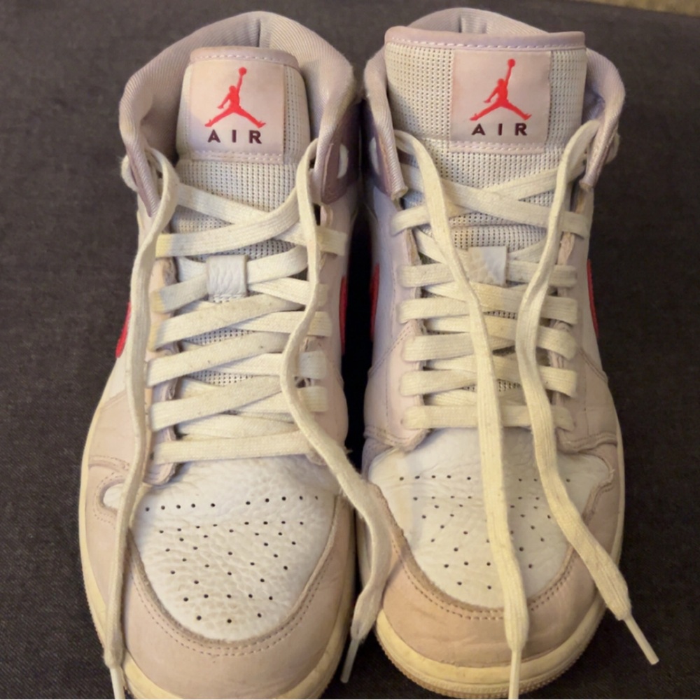 Air Jordan 1s Mid